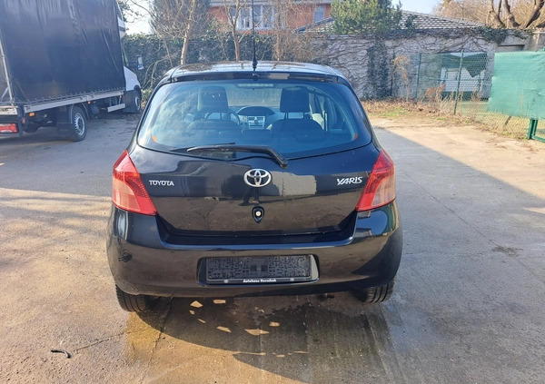 Toyota Yaris cena 15950 przebieg: 231000, rok produkcji 2008 z Poznań małe 29